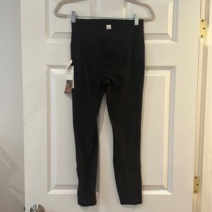 NWT Vuori Studio a pocket Legging